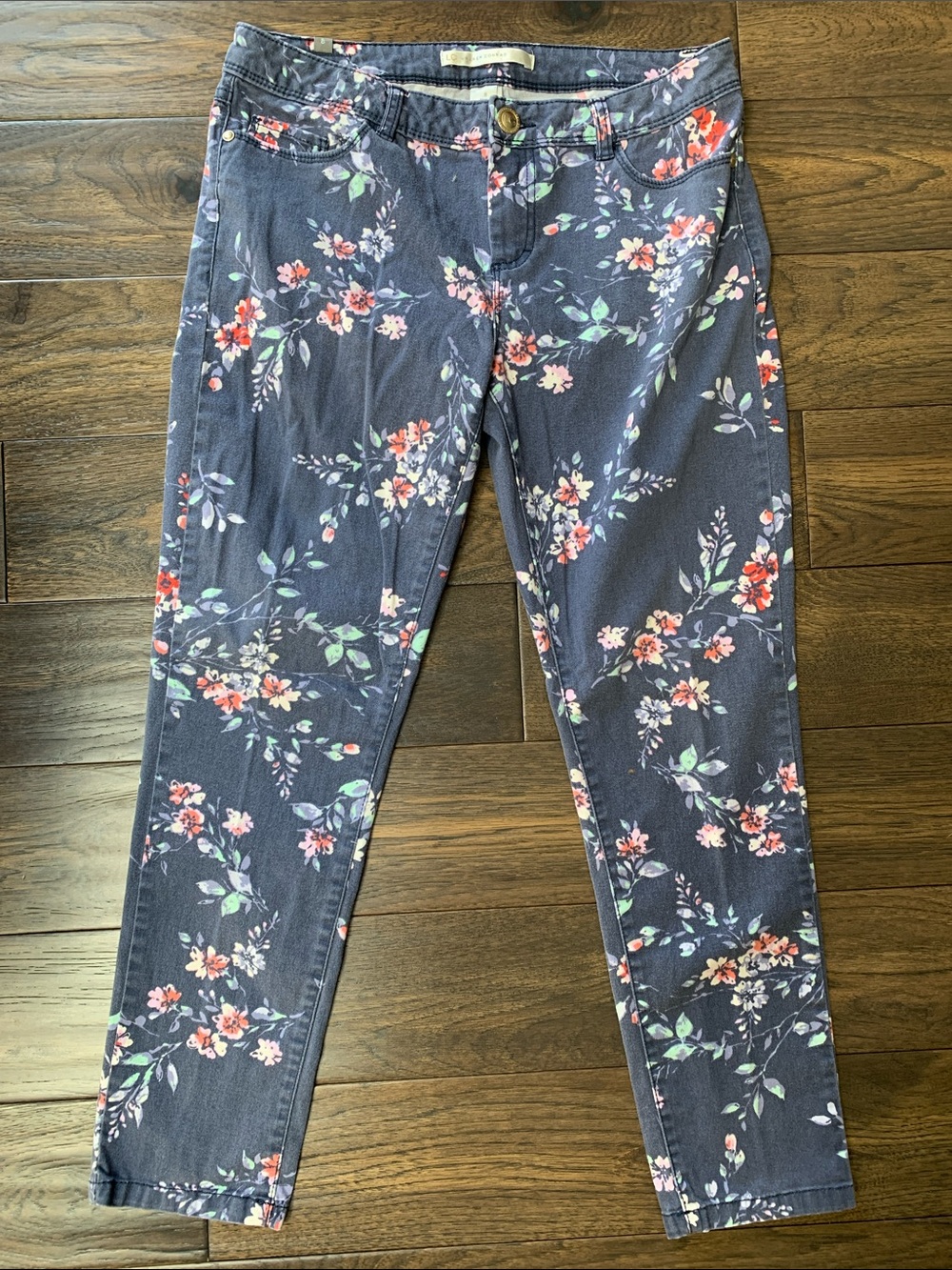 LC Lauren Conrad Women’s Navy Floral Cropped Jeans.Pre-Owned. Size 8.Waist 31x27